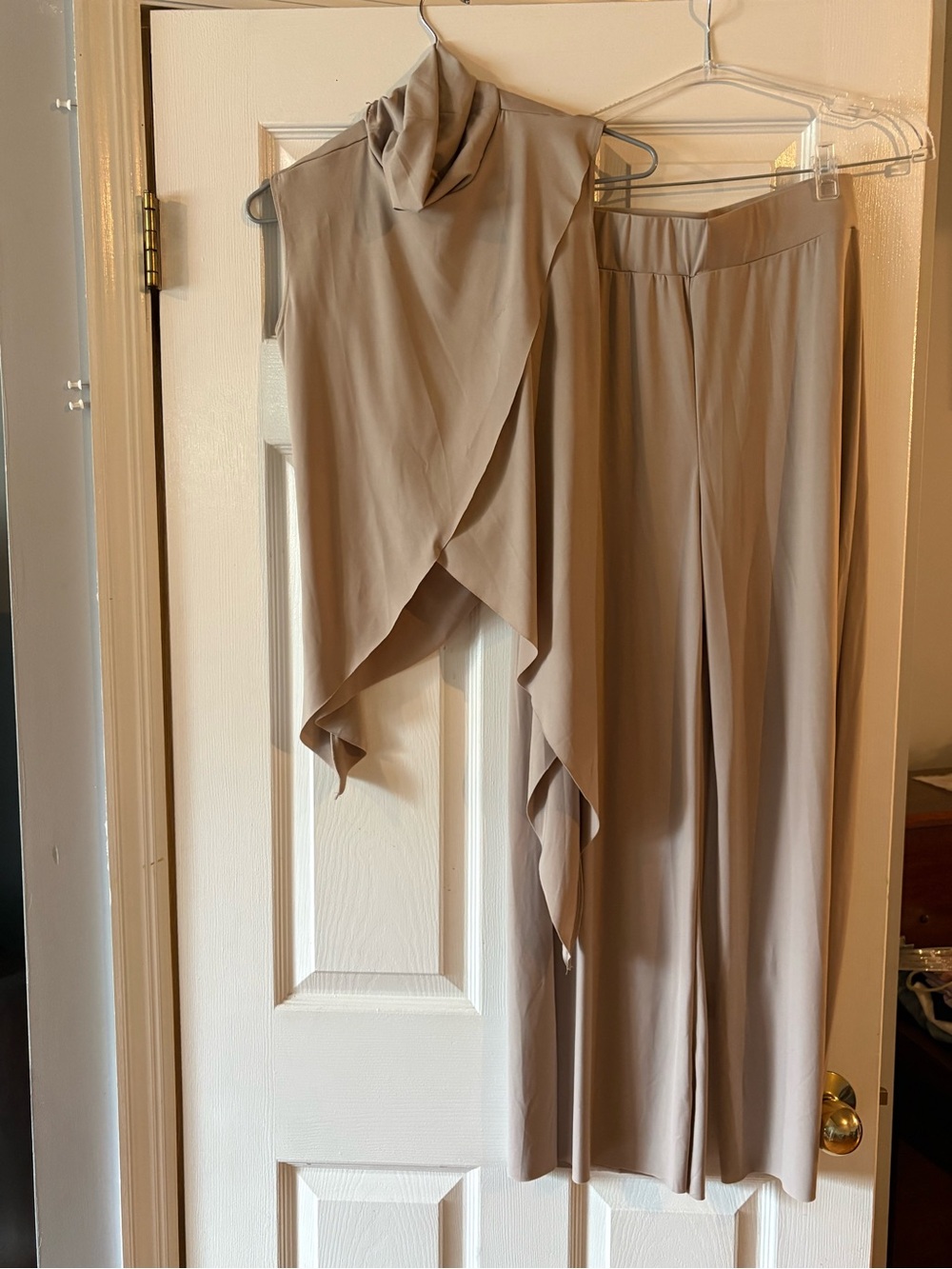 Weissman assymetrical top and jersey culotte pants